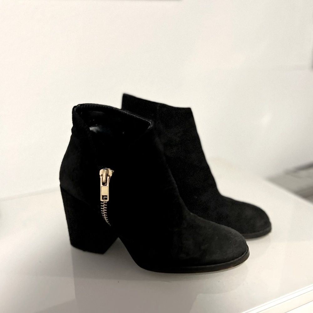 Zara basic suede zip up heeled ankle boots - size 37